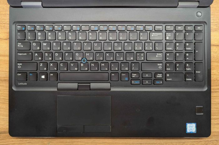 Ноутбук Dell Latitude 5580 / 15.6" (1920x1080) IPS / Intel Core i5-7300U (2 (4) ядра по 2.6 - 3.5 GHz) / 8 GB DDR4 / 240 GB SSD / Intel HD Graphics 620 / WebCam / TouchID / Windows 10 б/в - зображення 3