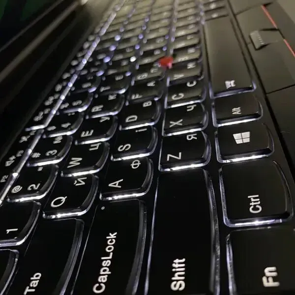 Мобільна робоча станція Б-клас Lenovo ThinkPad P70 / 17.3" (1920x1080) IPS / Intel Core i7-6700HQ (4 (8) ядра по 2.6 - 3.5 GHz) / 16 GB DDR4 / 512 GB SSD / nVidia Quadro M600M, 2 GB GDDR5, 128-bit / WebCam / TouchID б/в - зображення 7