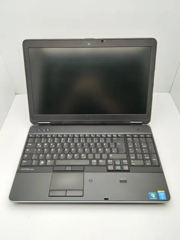 Ноутбук Dell Latitude E6540 / 15.6" (1366x768) TN / Intel Core i7-4810MQ (4 (8) ядра по 2.8 - 3.8 GHz) / 8 GB DDR3 / 240 GB SSD / Intel HD Graphics 4600 / WebCam б/в - зображення 2