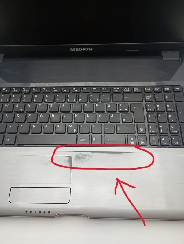 Ноутбук Б-клас Medion Akoya P7624 / 17.3" (1600х900) TN / Intel Core i3-2350M (2 (4) ядра по 2.3 GHz) / 6 GB DDR3 / 500 GB HDD / nVidia GeForce GT 630M, 1 GB DDR3, 128-bit / WebCam / АКБ не тримає б/в - зображення 7