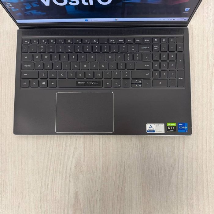 Ігровий ультрабук Б-класу Dell Vostro 15 7510 / 15,6" (1920x1080) IPS / Intel Core i7-11800H (8 (16) ядер по 2.3 - 4.6 GHz) / 16 GB DDR4 / 512 GB SSD NVMe / nVidia GeForce RTX 3050, 4 GB GDDR6, 128-bit / WebCam б/в - зображення 7
