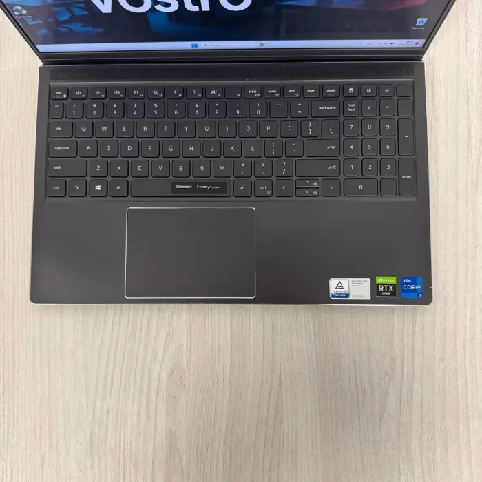 Ігровий ультрабук Б-класу Dell Vostro 15 7510 / 15,6" (1920x1080) IPS / Intel Core i7-11800H (8 (16) ядер по 2.3 - 4.6 GHz) / 16 GB DDR4 / 512 GB SSD NVMe / nVidia GeForce RTX 3050, 4 GB GDDR6, 128-bit / WebCam б/в - зображення 7