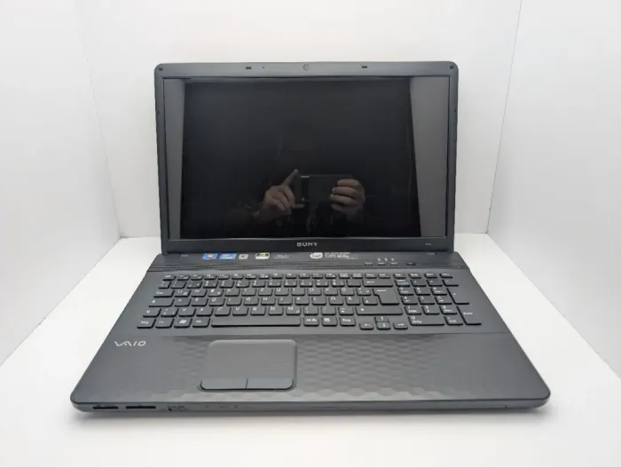 Ноутбук Sony VPCEJ / 17.3" (1600x900) TN / Intel Core i3-2350M (2 (4) ядра по 2.3 GHz) / 6 GB DDR3 / 640 GB HDD / nVidia GeForce 410M, 1 GB GDDR3, 64-bit / WebCam / DVD-ROM б/в - зображення 3