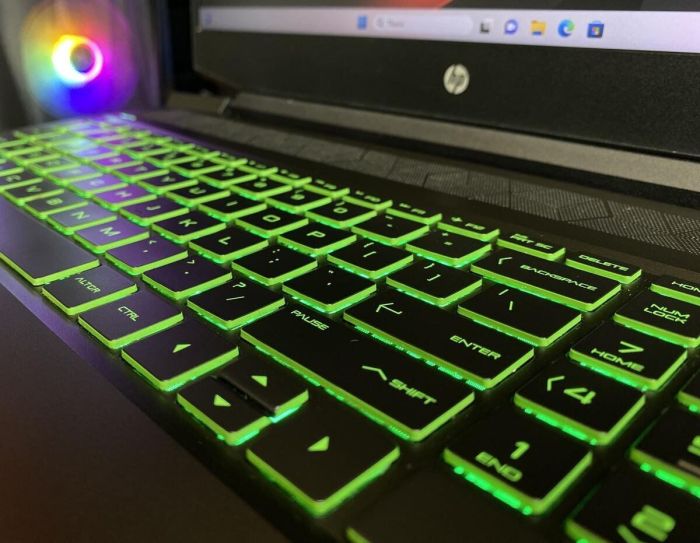 Ноутбук HP Pavilion Gaming 15 / 15.6" (1920x1080) IPS / AMD Ryzen 5 3550H (4 (8) ядер по 2.1 - 3.7 GHz) / 8 GB DDR4 / 256 GB SSD / nVidia GeForce GTX 1050, 3 GB GDDR5, 96-bit / WebCam б/в - зображення 3