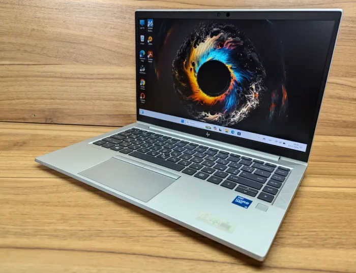 Ультрабук Б-клас HP EliteBook 840 G8 / 14" (1920x1080) IPS / Intel Core i5-1145G7 (4 (8) ядра по 2.6 - 4.4 GHz) / 16 GB DDR4 / 480 GB SSD / Intel Iris Xe Graphics / WebCam / TouchID / Windows 10 б/в - зображення 6