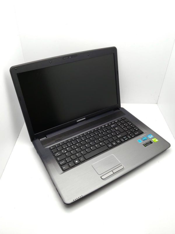 Ноутбук Acer Medion P7818 / 17.3" (1600x900) TN / Intel Core i3-3110M (2 (4) ядра по 2.4 GHz) / 6 GB DDR3 / 750 GB HDD / nVidia GeForce GT 730, 2 GB GDDR5, 64-bit / WebCam / DVD-ROM / АКБ не тримає б/в - зображення 4