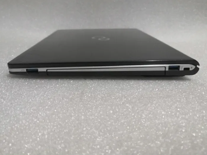 Ультрабук Б-клас Fujitsu LifeBook / 13.3" IPS Touch / Core i5-6300U (2(4) ядра по 2.4-3 GHz) / 8GB DDR4 / 256GB SSD / HD Graphics 520 / WebCam / HDMI б/в - зображення 5