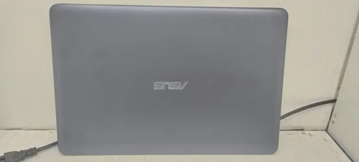 Ноутбук Б-класс Asus Vivobook F543U / 15.6"  TN /Pentium Gold 4417U (2 (4) ядра по 2.3 GHz) / 4 GB DDR4 / 120 GB SSD / Intel HD Graphics 610 / WebCam б/в - зображення 6