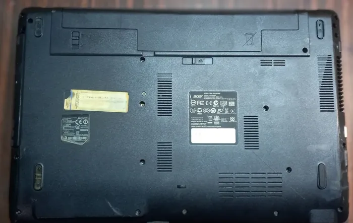 Ноутбук Б-класс Acer Aspire 5749 / 15.6" TN / Core i3-2350M (2(4) ядра по 2.3GHz) / 4GB DDR3 / 500GB HDD / HD Graphics 3000 / WebCam б/в - зображення 8