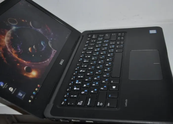 Ноутбук Dell Latitude 3380 / 13.3" (1366x768) TN / Intel Core i3-6006U (2 (4) ядра по 2.0 GHz) / 8 GB DDR4 / 128 GB SSD / Intel HD Graphics 520 / WebCam / HDMI / Windows 10 Pro  б/в - зображення 8