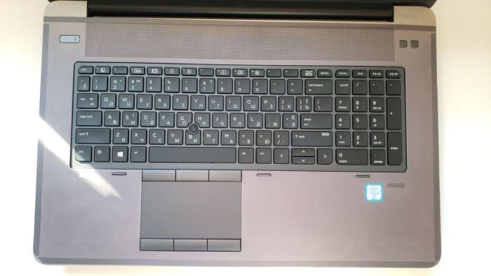Мобільна робоча станція HP ZBook 17 G3 / 17,3" (1600x900) TN / Intel Core i5-6440HQ (4 ядра по 2,6 - 3,5 ГГц) / 16 ГБ DDR4 / 128 ГБ SSD + 128 ГБ SSD + 750 ГБ HDD / nVidia Quadro M1000M, 2 ГБ GDDR3, 128-біт / WebCam / Без АКБ б/в - зображення 9