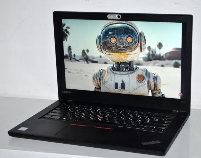 Ультрабук Lenovo ThinkPad T470 / 14" (1366x768) TN / Intel Core i5-6300U (2 (4) ядра 2.4 - 3.0 GHz) / 32 GB DDR4 / 512 GB SSD / Intel HD Graphics 520 / WebCam / Windows 11 Pro б/в - зображення 2