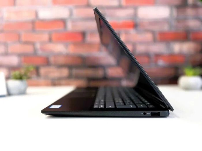 Ультрабук Dell Latitude 3301 / 13.3" (1920x1080) IPS / Intel Core i3-8145U (2 (4) ядра по 2.1 - 3.9 GHz) / 4 GB DDR3 / 256 GB SSD / Intel UHD Graphics 620 / WebCam б/в - зображення 9