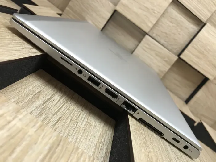 Ультрабук Б-клас HP EliteBook 830 G5 / 13.3" (1920x1080) IPS / Intel Core i7-8650U (4 (8) ядра по 1.9 - 4.2 GHz) / 8 GB DDR4 / 256 GB SSD M.2 / Intel UHD Graphics 620 / WebCam / USB 3.1 / HDMI б/в - зображення 6
