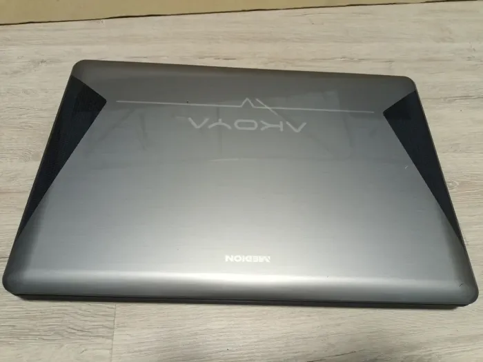 Ноутбук Б-клас Medion Akoya E7214 / 17.3" (1366x768) TN / Intel Core i3-350M (2 (4) ядра по 2.26 GHz) / 4 GB DDR3 / 320 GB HDD / Intel HD Graphics / АКБ відсутня б/в - зображення 6