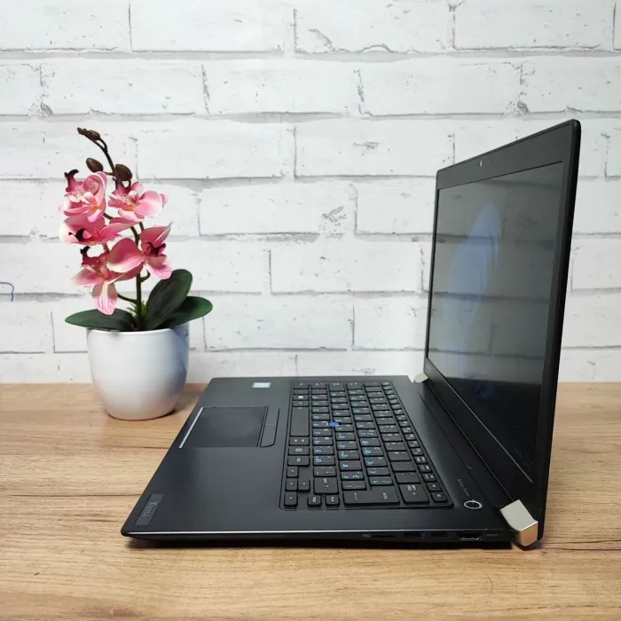 Ультрабук Toshiba Tecra X40-E / 14" (1920x1080) TN / Intel Core i5-8250U (4 (8) ядра по 1.6 - 3.4 GHz) / 16 GB DDR4 / 256 GB SSD / Intel UHD Graphics 620 / WebCam б/в - зображення 4