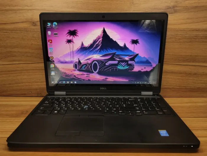 Ноутбук Б-клас Dell Latitude E5550 / 15.6" (1366x768) TN Touch / Intel Core i5-5300U (2 (4) ядра по 2.3 - 2.9 GHz) / 8 GB DDR3 / 256 GB SSD / Intel HD Graphics 5500 / WebCam / Windows 10 б/в - зображення 2