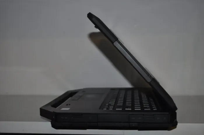 Захищений ноутбук Dell Latitude 5414 Rugged / 14" (1366x768) TN / Intel Core i5-6300U (2 (4) ядра по 2.4 - 3.0 GHz) / 12 GB DDR4 / 240 GB SSD / Intel HD Graphics 520 / WebCam / Wi-Fi / Bluetooth / Windows 11 Pro б/в - зображення 8