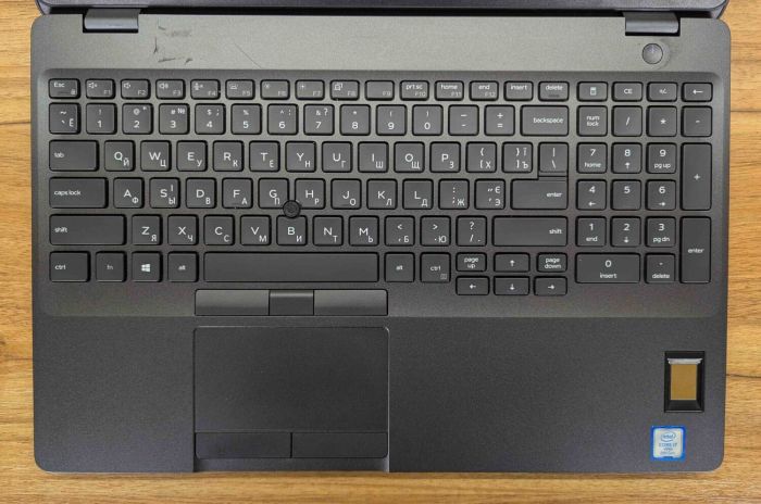 Ноутбук Dell Precision 3540 / 15.6" (1920x1080) IPS / Intel Core i7-8665U (4 (8) ядра по 1.9 - 4.8 GHz) / 8 GB DDR4 / 256 GB SSD / AMD Radeon Pro WX 2100, 2 GB GDDR5, 64-bit / WebCam / TouchID / Windows 10 б/в - зображення 3