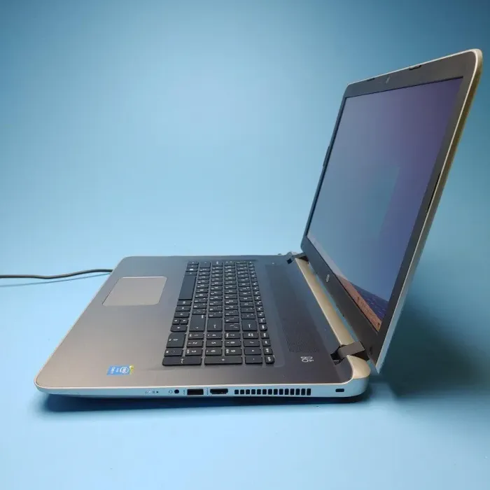Ноутбук Б-клас HP Pavilion 17-g015dx / 17.3" (1600x900) TN / Intel Core i7-5500U (2 (4) ядра по 2.4 - 3.0 GHz) / 8 GB DDR3 / 240 GB SSD / Intel HD Graphics 5500 / WebCam / Win 10 Home б/в - зображення 4