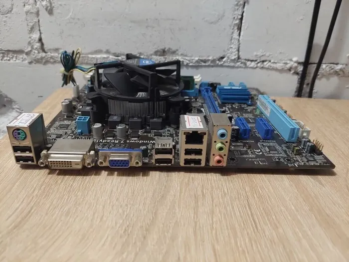 Комплект: Материнська плата Asus P8H61-M LX2 / LGA1155 / Intel Core i3-2120 (2 (4) ядра по 3.3 GHz) / 4 GB DDR3 + Кулер б/в - зображення 3