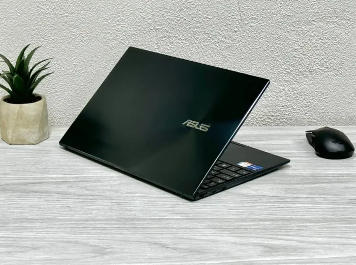 Ультрабук Asus ZenBook UX325EA / 13.3" (1920x1080) OLED / Intel Core i7-1165G7 (4 (8) ядра по 2.8 - 4.7 GHz) / 8 GB DDR4 / 512 GB SSD / Intel Iris Xe Graphics / WebCam / Win 11 Home б/в - зображення 5