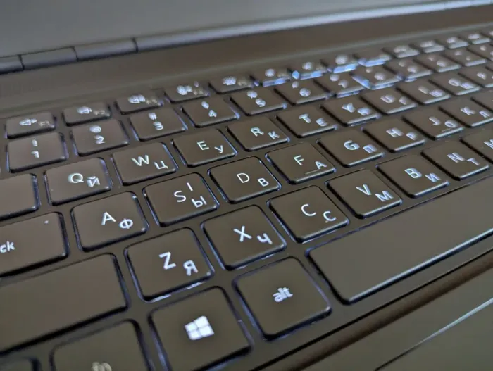 Мобільна робоча станція Dell Precision 7550 / 15.6" (1920x1080) IPS / Intel Core i5-10400H (4 (8) ядра по 2.6 - 4.6 GHz) / 16 GB DDR4 / 512 GB SSD / nVidia Quadro T2000, 4 GB GDDR5, 128-bit / Fingerprint / Windows 10 б/в - зображення 6