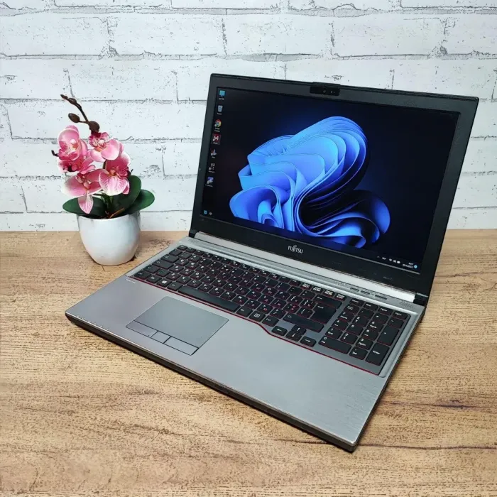 Мобільна робоча станція Fujitsu Celsius H730 / 15.6" (1920x1080) TN / Intel Core i7-4810MQ (2 (4) ядер по 2.8 - 3.8 GHz) / 24 GB DDR3 / 128 GB SSD / nVidia Quadro K510M, 1 GB GDDR5, 64-bit / WebCam б/в - зображення 4