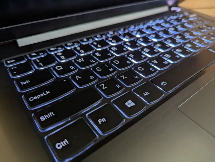 Ультрабук Lenovo ThinkBook 14-IML / 14" (1920x1080) IPS / Intel Core i7-10510U (4 (8) ядра по 1.8 - 4.9 GHz) / 16 GB DDR4 / 480 GB SSD / Intel UHD Graphics / WebCam / TouchID / Windows 10 б/в - зображення 6