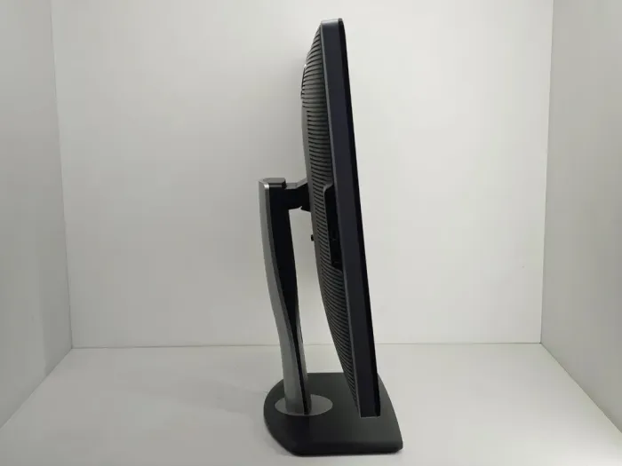 Монітор Б-клас Dell UltraSharp U3014T / 30" (2560x1600) IPS / 1x HDMI, 2 xDP, 1x miniDP, 1x DVI, 5x USB 3.0, 1x Audio / VESA 100x100 б/в - зображення 4