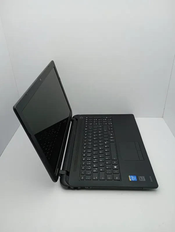 Ноутбук Toshiba C50 / 15.6" (1366x768) TN / Intel Celeron N2840 (2 ядра по 2.16 - 2.58 GHz) / 4 GB DDR3 / 500 GB HDD / Intel HD Graphics / WebCam б/в - зображення 5