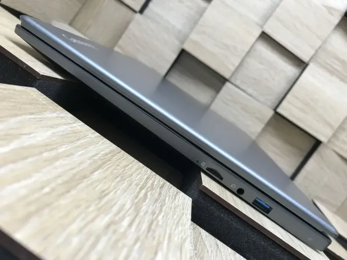 Ультрабук Gatewey GWNR 71539-BK / 15.6" (1920x1080) IPS / AMD Ryzen 7 3700U (4 (8) ядра по 2.3 - 4.0 GHz) / 16 GB DDR4 / 256 GB SSD / AMD Radeon RX Vega 10 Graphics / WebCam б/в - зображення 5