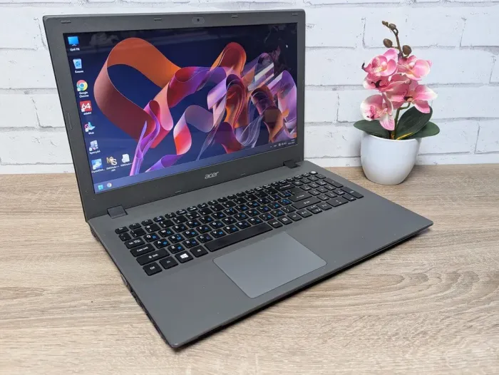 Ноутбук Б-клас Acer Aspire E5-573 / 15.6" (1366x768) TN / Intel Core i3-5005U (2 (4) ядра по 2.0 GHz) / 8 GB DDR3 / 128 GB SSD / Intel HD Graphics 5500 / WebCam / DVD-ROM б/в - зображення 3