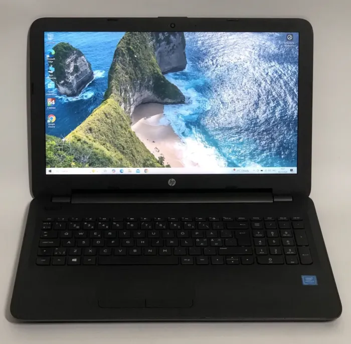 Ноутбук Б-клас HP 15-ay043no / 15.6" (1920x1080) TN / Intel Pentium N3710 (4 ядра по 1.6 - 2.56 GHz) / 8 GB DDR3 / 128 GB SSD / Intel HD Graphics 405 / WebCam / DVD-ROM / Win 10 Home б/в - зображення 2