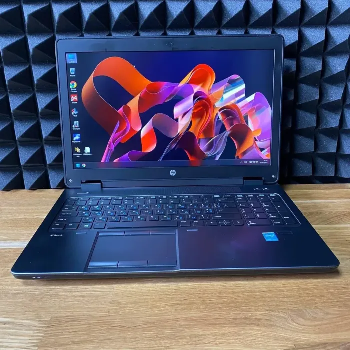 Мобільна робоча станція HP ZBook 15 G1 / 15.6" (1920x1080) TN / Intel Core i5-4330M (2 (4) ядра по 2.8 - 3.5 GHz) / 16 GB DDR3 / 360 GB SSD / nVidia Quadro K1100M, 1 GB GDDR5, 128-bit / WebCam б/в - зображення 2