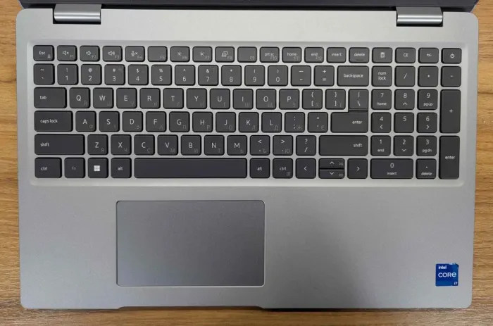 Ультрабук Dell Latitude 5530 / 15.6" (1920x1080) IPS / Intel Core i7-1265U (10 (12) ядер по 3.6 - 4.8 GHz) / 16 GB DDR4 / 512 GB SSD / Intel Iris Xe Graphics eligible / WebCam / HDMI / Windows 11 б/в - зображення 3