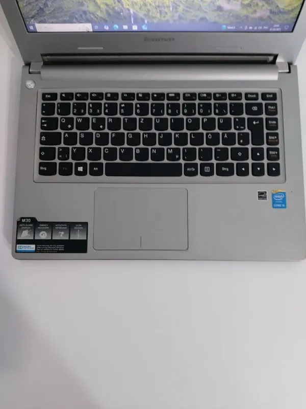 Ноутбук Lenovo Essential M30-70 / 13.3" (1366x768) TN / Intel Core i5-4210U (2 (4) ядра по 1.7 - 2.7 GHz) / 8 GB DDR3 / 240 GB SSD / Intel HD Graphics 4400 / WebCam б/в - зображення 4