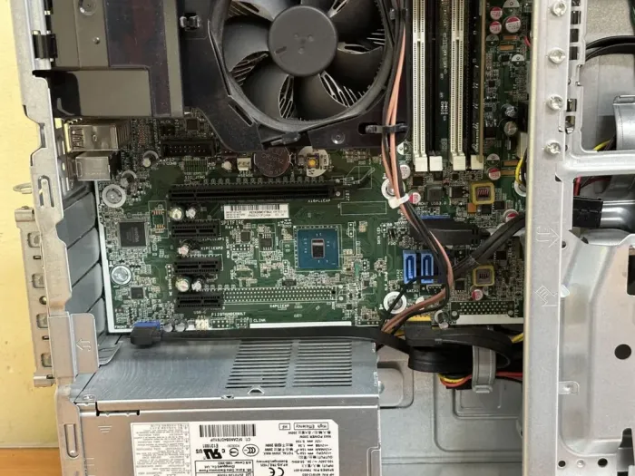 Комп'ютер HP ProDesk 600 G2 SFF / Intel Core i5-6400 (4 ядра по 2.7 - 3.3 GHz) / 8 GB DDR4 / 240 GB SSD / Intel HD Graphics 530 / 200W / DisplayPort б/в - зображення 8