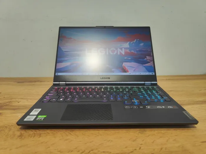 Ігровий ноутбук Б-клас Lenovo Legion 7 15IMH05H / 15.6" (1920x1080) IPS / Intel Core i7-10750H (6 (12) ядер по 2.6 - 5.0 GHz) / 32 GB DDR4 / 1000 GB SSD / nVidia GeForce RTX 2080 Super Max-Q, 8 GB GDDR6, 256-bit / WebCam / Windows 10 Home б/в - зображення 5