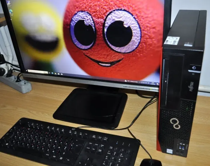 Комплект ПК: Fujitsu Esprimo D756 E85 SFF / Intel Core i5-6500 (4 ядра по 3.2 - 3.6 GHz) / 8 GB DDR4 / 240 GB SSD / Intel HD Graphics 530 + Монітор Б-клас 22" (1680x1050) TN / VGA, DVI б/в - зображення 4