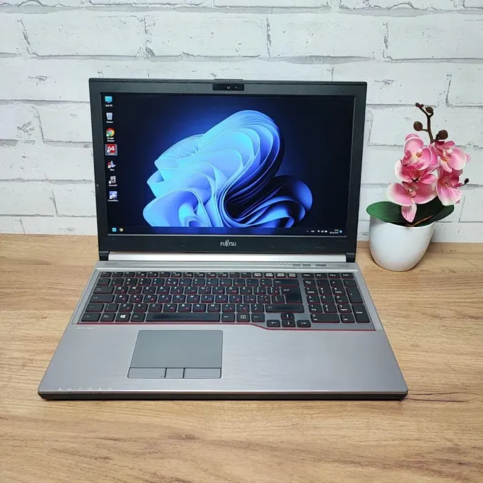 Мобільна робоча станція Fujitsu Celsius H730 / 15.6" (1920x1080) TN / Intel Core i7-4810MQ (2 (4) ядер по 2.8 - 3.8 GHz) / 24 GB DDR3 / 128 GB SSD / nVidia Quadro K510M, 1 GB GDDR5, 64-bit / WebCam б/в - зображення 2