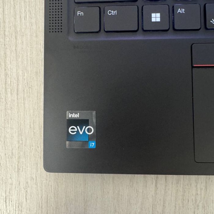 Ультрабук Б-клас Lenovo ThinkPad X1 Carbon Gen 10 / 14" (1920x1080) IPS / Intel Core i7-1255U (10 (12) ядер по 3.5 - 4.7 GHz) / 16 GB DDR5 / 512 GB SSD / Intel Iris Xe Graphics / WebCam б/в - изображение 4