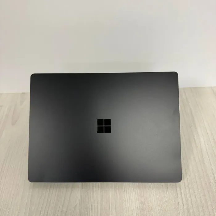 Ультрабук Б-клас Microsoft Surface Laptop 4 / 13.5" (2256x1504) IPS Touch / AMD Ryzen 5 4680U (6 (12) ядер по 2.2 - 4.0 GHz) / 16 GB DDR4 / 256 GB SSD NVMe / AMD Radeon RX Vega 7 Graphics / WebCam б/в - зображення 3