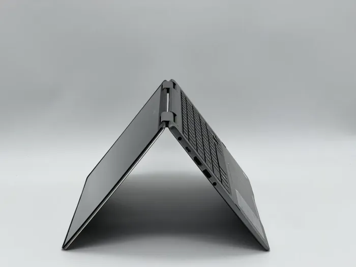 Ультрабук-трансформер Dell Inspiron 13 7373 2-In-1 / 13.3" (1920x1080) IPS Touch / Intel Core i5-8250U (4 (8) ядра по 1.6 - 3.4 GHz) / 8 GB DDR4 / 240 GB SSD / Intel UHD Graphics 620 / WebCam б/в - зображення 5