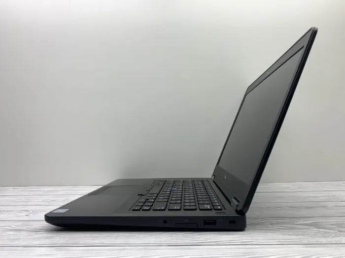 Ноутбук Б-клас Dell Latitude E5470 / 14" (1920x1080) IPS / Intel Core i5-6300U (2 (4) ядра по 2.4 - 3.0 GHz) / 8 GB DDR4 / 240 GB SSD / Intel UHD Graphics 520 / WebCam б/в - зображення 5