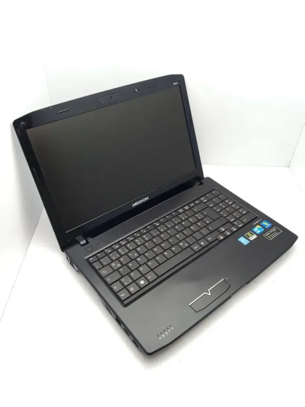 Ноутбук Acer Medion P6624 / 15.6" (1366x768) TN / Intel Core i3-370M (2 (4) ядра по 2.4 - 2.5 GHz) / 6 GB DDR3 / 500 GB HDD / nVidia GeForce GT 425M, 1 GB GDDR3, 128-bit / WebCam / АКБ не тримає б/в - зображення 4