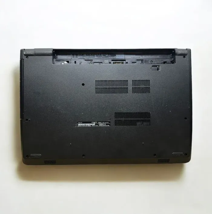 Ноутбук Б-клас Dell Vostro 15 3578 / 15.6" (1920х1080) TN / Intel Core i5-8250U (4 (8) ядра по 1.6 - 3.4 GHz) / 16 GB DDR4 / 240 GB SSD / AMD Radeon 520, 2 GB GDDR3, 64-bit / WebCam / Без Акб б/в - зображення 9