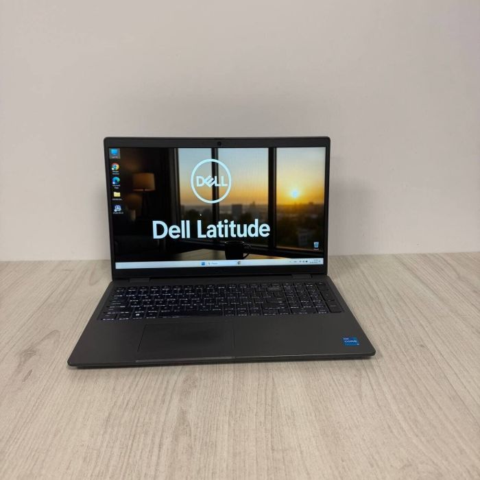 Ультрабук Б-клас Dell Latitude 3540 / 15.6" (1920x1200) IPS / Intel Core i5-1335U (10 (12) ядер по 3.4 - 4.6 GHz) / 16 GB DDR4 / 256 GB SSD M.2 NVMe / Intel Iris Xe Graphics / WebCam б/в - зображення 2
