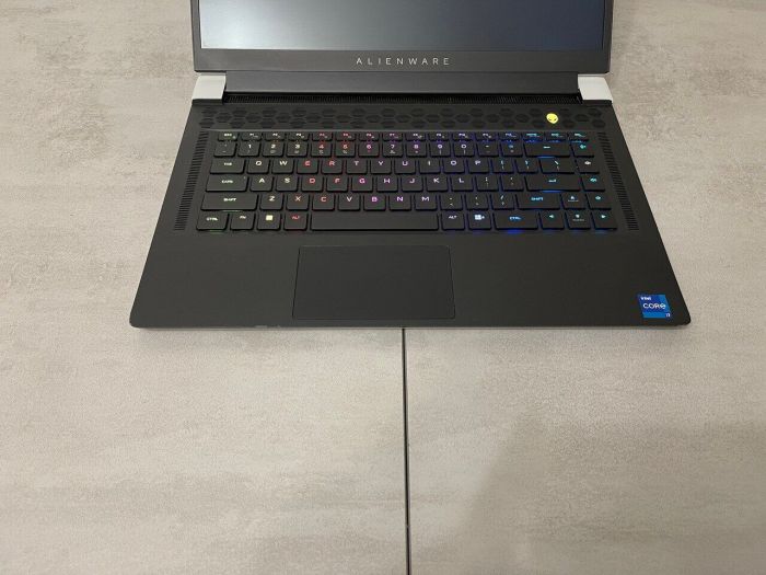 Ігровий ноутбук Dell Alienware 15 R2 / 17,3" (1920x1080) IPS / Intel Core i7-12700H (14 (20) ядер по 3,5 - 4,7 ГГц) / 32 ГБ DDR5 / 512 ГБ SSD / nVidia GeForce RTX 3080 Ti, 16 ГБ GDDR6, 256-біт / Веб-камера б/в - зображення 4