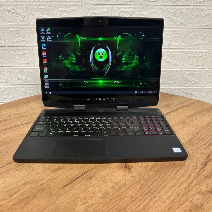 Ігровий ноутбук Б-клас Dell Alienware m15 / 15.6" (1920x1080) IPS / Intel Core i7-8750H (6 (12) ядер по 2.2 - 4.1 GHz) / 16 GB DDR4 / 512 GB SSD / nVidia GeForce RTX 2060, 6 GB GDDR6, 192-bit / WebCam б/в - зображення 2
